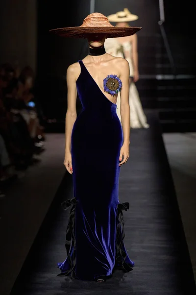 Look 18